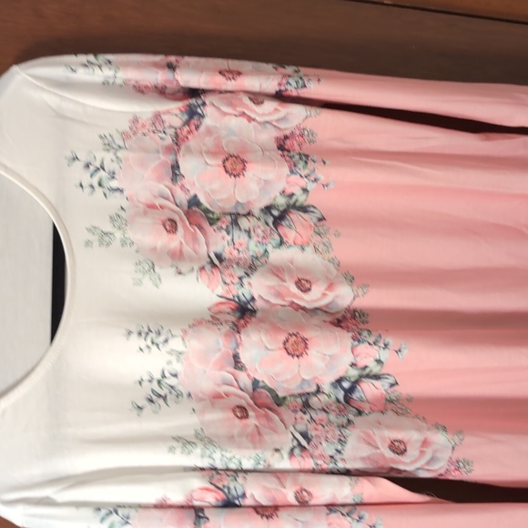 Floral Print Color Block Top - Picture 3 of 11